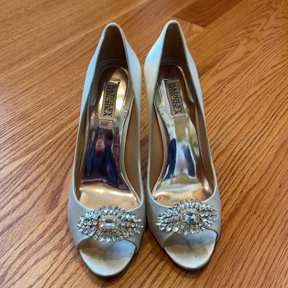 Only worn once! Badgley Mischka ivory satin heels